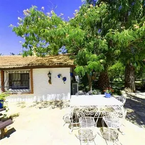 Bakkhos Guesthouse Pansiyon - Image 2