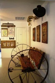 The Wild Wild West Dallas Irving Backpackers GuestHouse - Image 5
