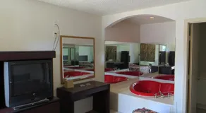Luxury Inn - Image 3