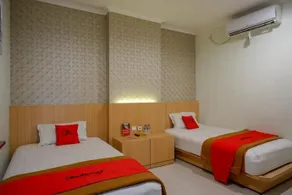 Family Budget Hotels F77 by Reddoorz - Image 5