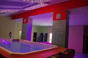 Roza Hotel Es Apartmanhaz - Image 5