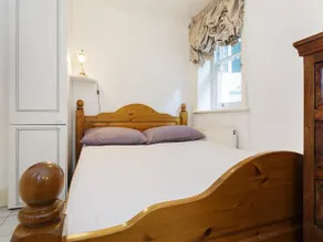 Veeve  2 Bed Flat Iverna Gardens Kensington - Image 2