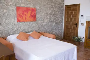 Rustic Med Castell - Image 3