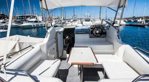 Sealine Boat - Image 4