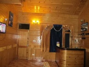 Peak And Snow Cottage - Image 3