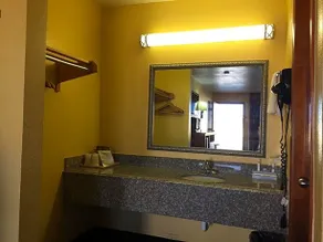Royal Inn Pearsall - Image 2