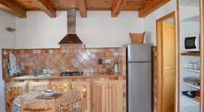 A Mandria, Appartements Avec Cuisine 30m2, Patio, Vue Montagnes Et Citadelle, 5 Minutes À Pied Du Centre Ville Et Des Rivières - Image 4