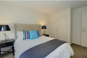 The Newington Lake House - Image 4