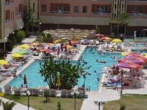 Midpoint Club & Suites - Image 5
