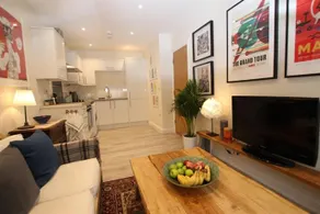 IBEX HOUSE-2Bed Fully Equipped Flat-Free Parking - Image 5