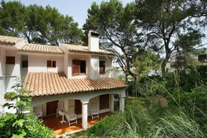Charmant appart'hôtel entièrement équipé avec piscine, barbecue et terrasse | Vue montagne | À côté de la plage - Image 2