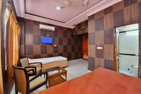 Hotel Shiraz Regency - Image 2