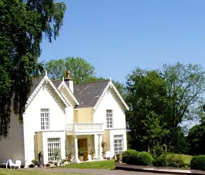 Bodlonfa Hall Bed and Breakfast St Asaph - Image 4