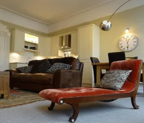 Burlington Beach Apartments - Image 2