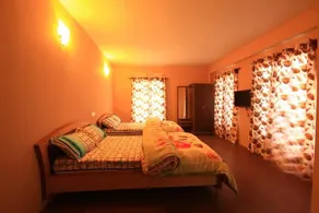 Hotel Travellers Paradise - Image 5