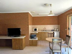 Kingswood Motel - Image 5
