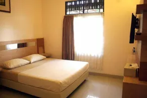 Family Homestay Pondok Shabrina by OYO Rooms - Image 5