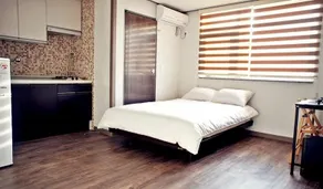 2NVILLE GUEST HOUSE - Image 3