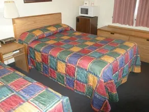 Budget Inn - Image 4