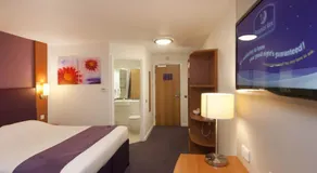 Premier Inn Manchester Airport Runger Lane South - Image 3