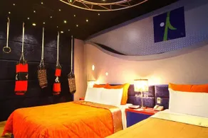 Eighth Platform Motel - Image 3