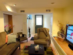 Executive Underground Apartment - Image 5