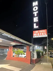 The Oaks Motel - Image 4