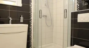 365 Rooms - Image 3
