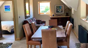 Luxurious private coach house - Image 5