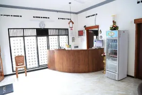 Yaarl Holiday Inn - Image 4