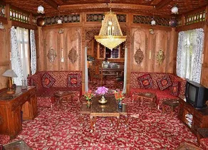Shangloo Group of house boats - Image 3
