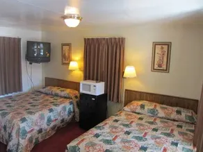 El Rancho Inn & Suites - Image 3