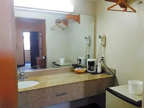 Economy Inn - Image 2