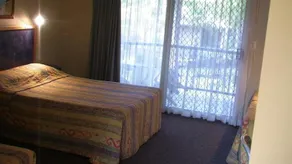Bushland Beach Tavern - Image 2