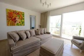 Doria Beachfront Residence - Image 5