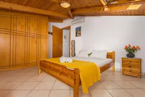 Blue House Studios - Apartment - Image 2