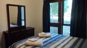 Two Bedroom self-contained family apartment - Image 5