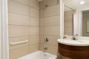 Victoria Airport/Sidney Travelodge - Image 2
