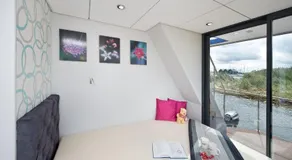 Houseboat - Image 5