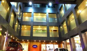 Holiday Hill Hotel and Suites - Image 3