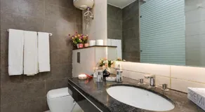 Hostie Evanya - luxury 2BR apt near Golf Course Road - Image 5