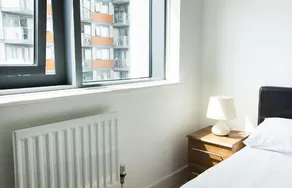 Beautiful Apartment In Docklands - Image 4