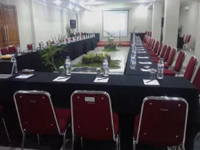 Albis Hotel - Image 2