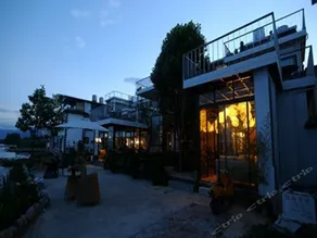 Dali Hanz Lake Inn - Image 2
