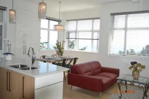 Arbutus Apartment with Ocean View - Image 4