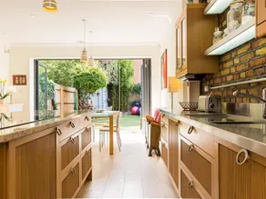 Veeve 3 Bed House On Sunderland Road South Ealing - Image 5