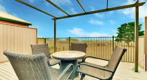 King Retreat Estate - you can honestly walk to Bimbadgen and Hope Estate concerts - Image 2