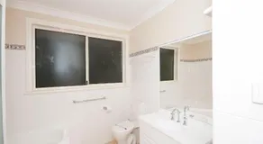 Four Bedroom Quality Townhouse - Image 5