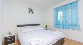 Silver Holiday House - Image 3