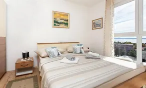 Apartment 28 - Image 3